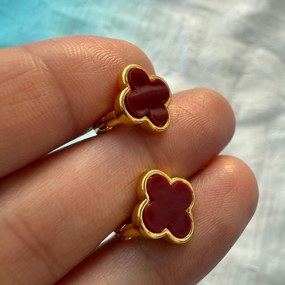 Red four leaf Elegant Gold and Red Clover Earrings - Picture 5 of 9